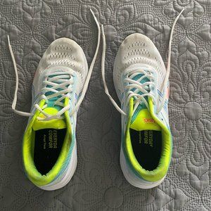 Womens Running Shoes